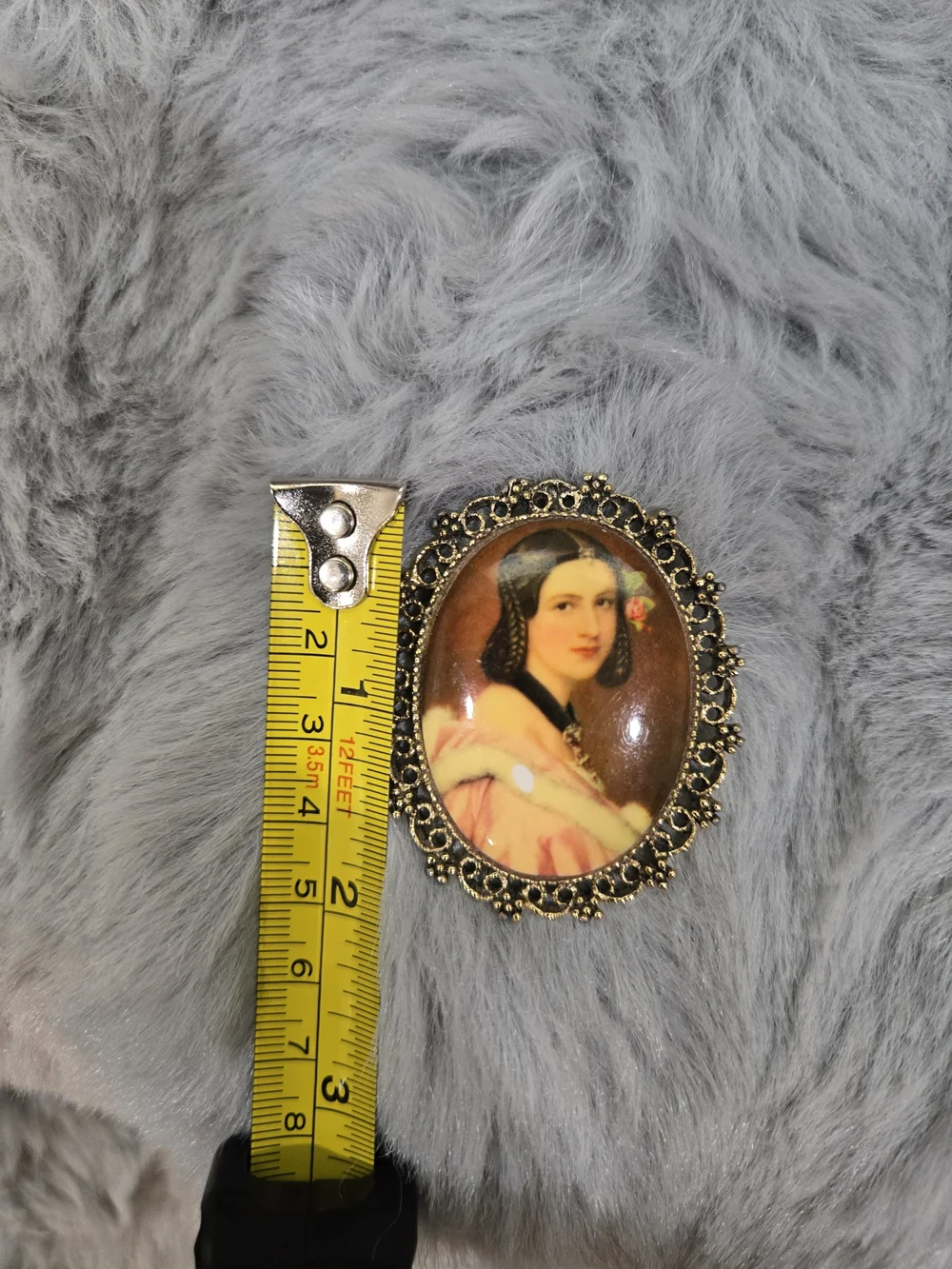 Vintage Portrait Oval Brooch - Pink and Gold